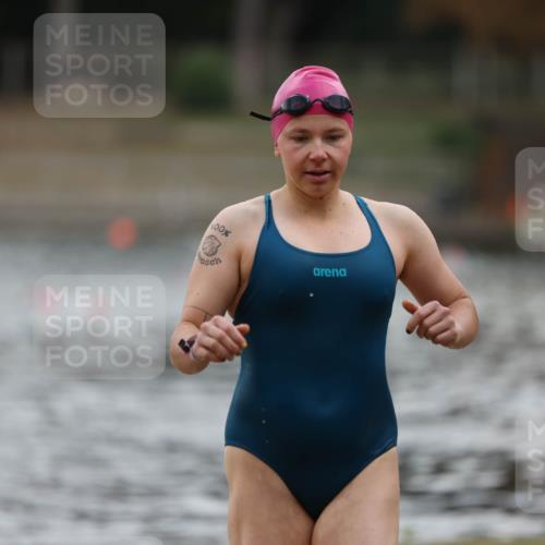 14.09.2025 - Stadtparktriathlon Michael Strokosch http://msf.ph/oto/8872991 14.09.2025 12:10:46 Schwimmen 1239, 1249, 1255 meine-sportfotos.de