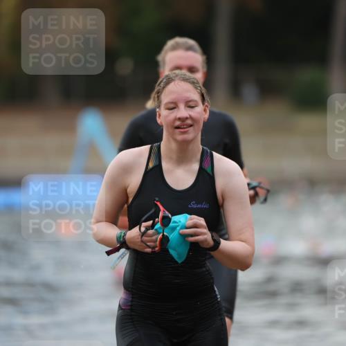 14.09.2025 - Stadtparktriathlon Michael Strokosch http://msf.ph/oto/8873068 14.09.2025 12:11:29 Schwimmen 1258, 1261, 1281, 1304 meine-sportfotos.de