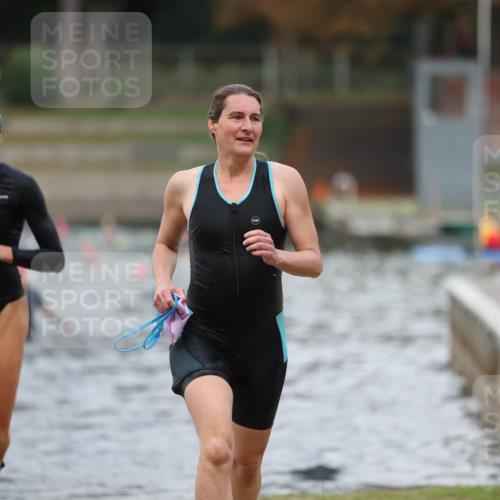 14.09.2025 - Stadtparktriathlon Michael Strokosch http://msf.ph/oto/8873126 14.09.2025 12:11:56 Schwimmen 1247, 1252, 1256, 1289, 1317 meine-sportfotos.de