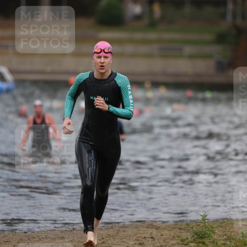 14.09.2025 - Stadtparktriathlon Michael Strokosch http://msf.ph/oto/8873149 14.09.2025 12:12:03 Schwimmen 1289, 1317 meine-sportfotos.de