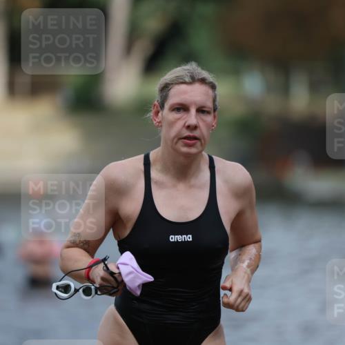 14.09.2025 - Stadtparktriathlon Michael Strokosch http://msf.ph/oto/8873192 14.09.2025 12:12:23 Schwimmen 1229, 1244, 1283, 1297 meine-sportfotos.de
