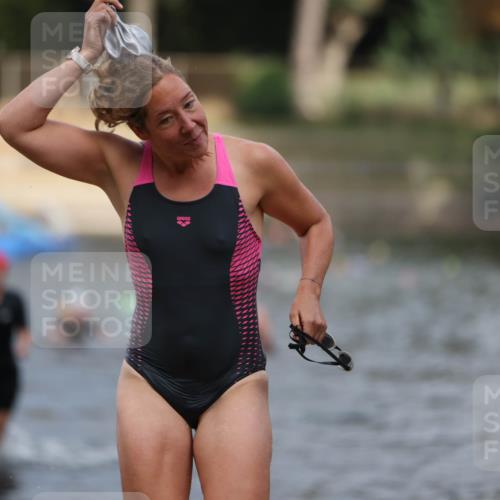 14.09.2025 - Stadtparktriathlon Michael Strokosch http://msf.ph/oto/8873199 14.09.2025 12:12:28 Schwimmen 1229, 1244, 1260 meine-sportfotos.de