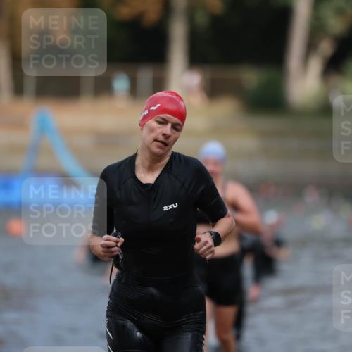 14.09.2025 - Stadtparktriathlon Michael Strokosch http://msf.ph/oto/8873209 14.09.2025 12:12:34 Schwimmen 1229, 1250, 1260 meine-sportfotos.de