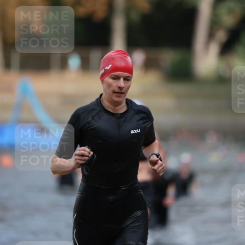 14.09.2025 - Stadtparktriathlon Michael Strokosch http://msf.ph/oto/8873211 14.09.2025 12:12:34 Schwimmen 1229, 1250, 1260 meine-sportfotos.de