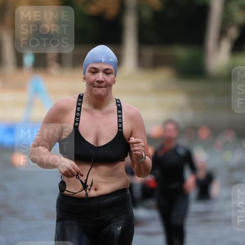 14.09.2025 - Stadtparktriathlon Michael Strokosch http://msf.ph/oto/8873223 14.09.2025 12:12:37 Schwimmen 1229, 1250, 1260, 1314 meine-sportfotos.de