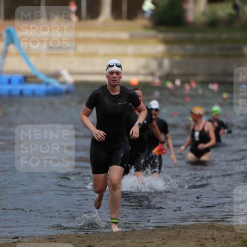 14.09.2025 - Stadtparktriathlon Michael Strokosch http://msf.ph/oto/8873249 14.09.2025 12:12:46 Schwimmen 1275, 1293, 1310, 1314 meine-sportfotos.de