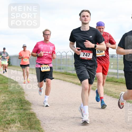 14.09.2025 - Airport Race Dr. Thomas Lammeyer http://msf.ph/oto/8873254 14.09.2025 12:17:59 Laufen 1184, 747, 536, 536, 1454, 736 meine-sportfotos.de