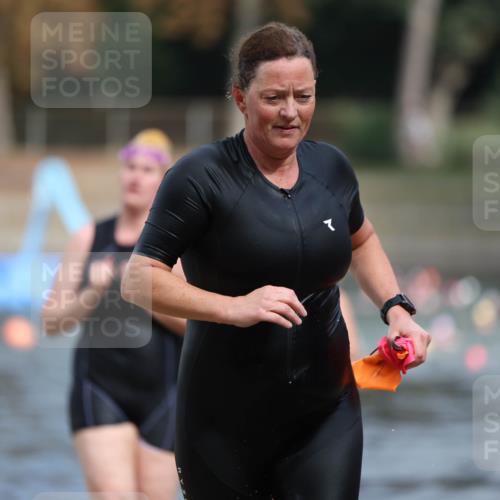 14.09.2025 - Stadtparktriathlon Michael Strokosch http://msf.ph/oto/8873286 14.09.2025 12:12:55 Schwimmen 1242, 1275, 1293, 1296, 1310 meine-sportfotos.de