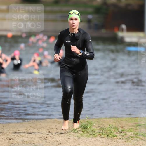 14.09.2025 - Stadtparktriathlon Michael Strokosch http://msf.ph/oto/8873308 14.09.2025 12:13:03 Schwimmen 1242, 1296 meine-sportfotos.de