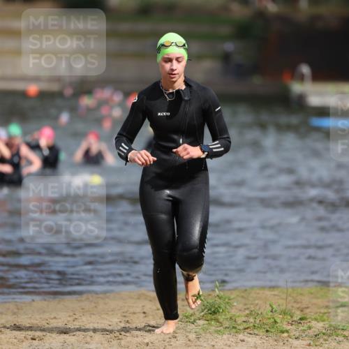 14.09.2025 - Stadtparktriathlon Michael Strokosch http://msf.ph/oto/8873310 14.09.2025 12:13:04 Schwimmen 1242, 1280 meine-sportfotos.de