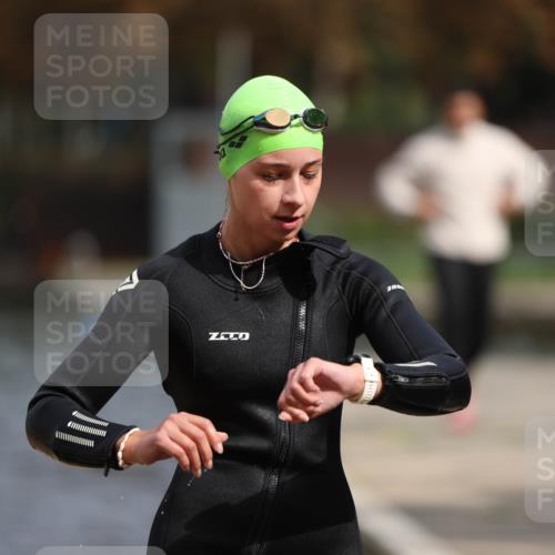 14.09.2025 - Stadtparktriathlon Michael Strokosch http://msf.ph/oto/8873321 14.09.2025 12:13:07 Schwimmen 1242, 1267, 1280 meine-sportfotos.de