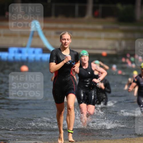 14.09.2025 - Stadtparktriathlon Michael Strokosch http://msf.ph/oto/8873326 14.09.2025 12:13:14 Schwimmen 1223, 1267, 1280 meine-sportfotos.de
