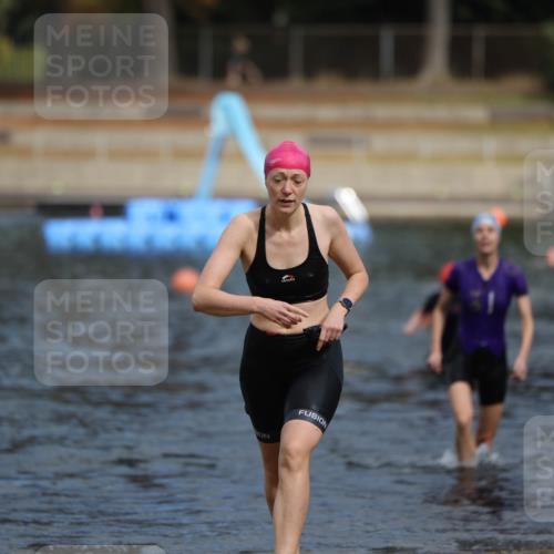 14.09.2025 - Stadtparktriathlon Michael Strokosch http://msf.ph/oto/8873429 14.09.2025 12:13:41 Schwimmen 1263, 1291, 1319 meine-sportfotos.de