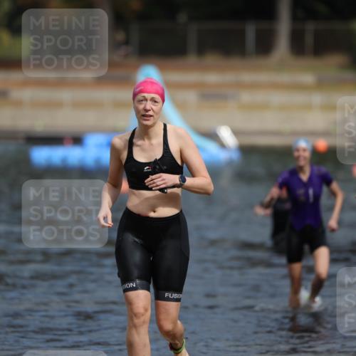 14.09.2025 - Stadtparktriathlon Michael Strokosch http://msf.ph/oto/8873432 14.09.2025 12:13:42 Schwimmen 1263, 1291, 1319 meine-sportfotos.de