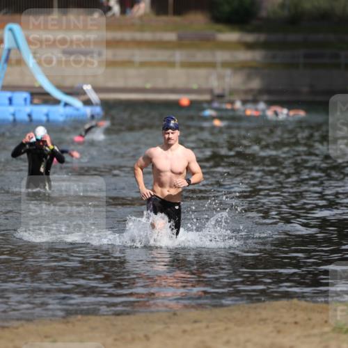 14.09.2025 - Stadtparktriathlon Michael Strokosch http://msf.ph/oto/8873883 14.09.2025 12:28:44 Schwimmen 1390 meine-sportfotos.de