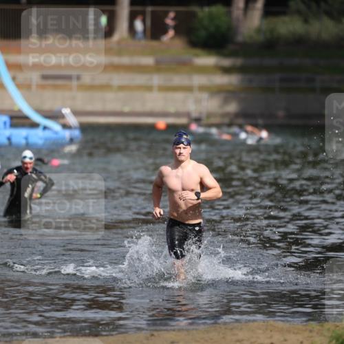 14.09.2025 - Stadtparktriathlon Michael Strokosch http://msf.ph/oto/8873889 14.09.2025 12:28:46 Schwimmen 1390 meine-sportfotos.de