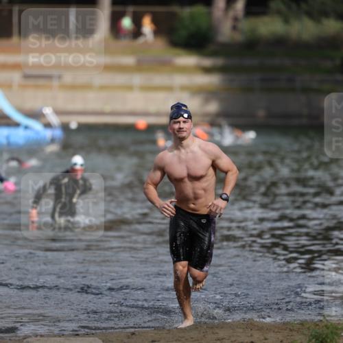14.09.2025 - Stadtparktriathlon Michael Strokosch http://msf.ph/oto/8873895 14.09.2025 12:28:47 Schwimmen 1390 meine-sportfotos.de