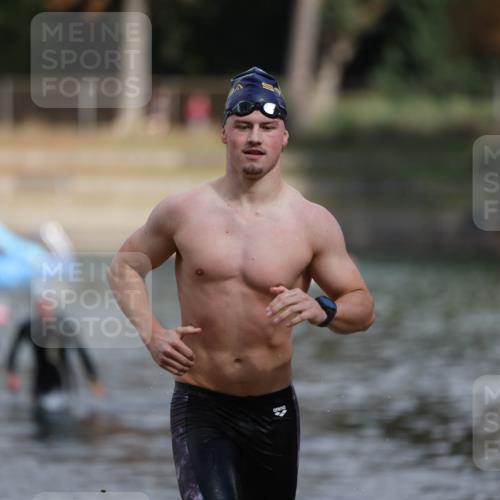 14.09.2025 - Stadtparktriathlon Michael Strokosch http://msf.ph/oto/8873904 14.09.2025 12:28:50 Schwimmen 1390, 1417 meine-sportfotos.de