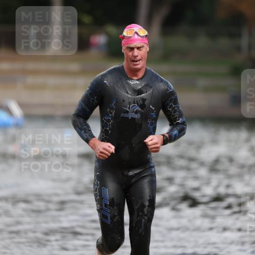 14.09.2025 - Stadtparktriathlon Michael Strokosch http://msf.ph/oto/8873935 14.09.2025 12:29:13 Schwimmen 1353, 1419 meine-sportfotos.de