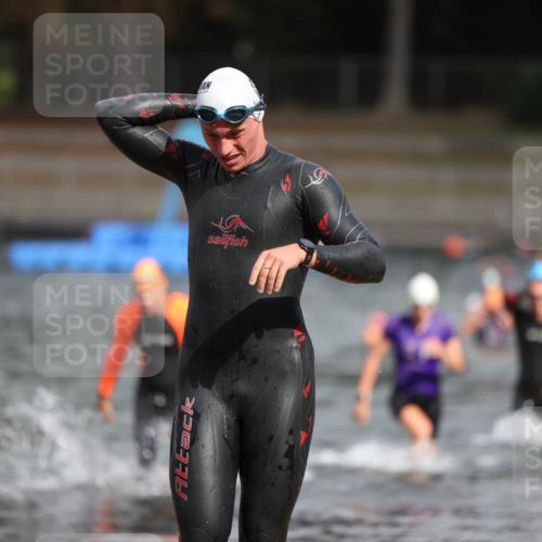 14.09.2025 - Stadtparktriathlon Michael Strokosch http://msf.ph/oto/8873977 14.09.2025 12:30:01 Schwimmen 1339, 1382, 1400, 1411 meine-sportfotos.de