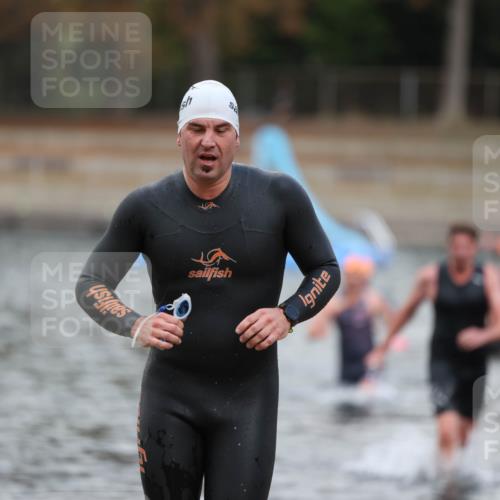 14.09.2025 - Stadtparktriathlon Michael Strokosch http://msf.ph/oto/8873991 14.09.2025 12:30:14 Schwimmen 1339, 1355, 1373, 1380, 1382 meine-sportfotos.de