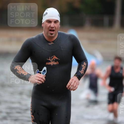 14.09.2025 - Stadtparktriathlon Michael Strokosch http://msf.ph/oto/8873997 14.09.2025 12:30:15 Schwimmen 1355, 1373, 1380, 1391 meine-sportfotos.de