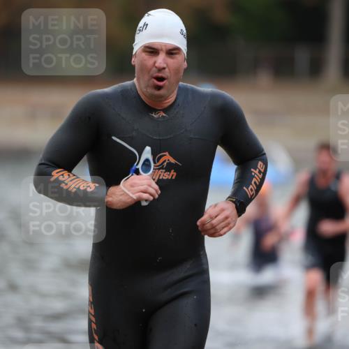 14.09.2025 - Stadtparktriathlon Michael Strokosch http://msf.ph/oto/8873998 14.09.2025 12:30:15 Schwimmen 1355, 1373, 1380, 1391 meine-sportfotos.de