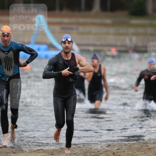 14.09.2025 - Stadtparktriathlon Michael Strokosch http://msf.ph/oto/8874015 14.09.2025 12:30:26 Schwimmen 1351, 1355, 1385, 1391, 1399, 1415 meine-sportfotos.de
