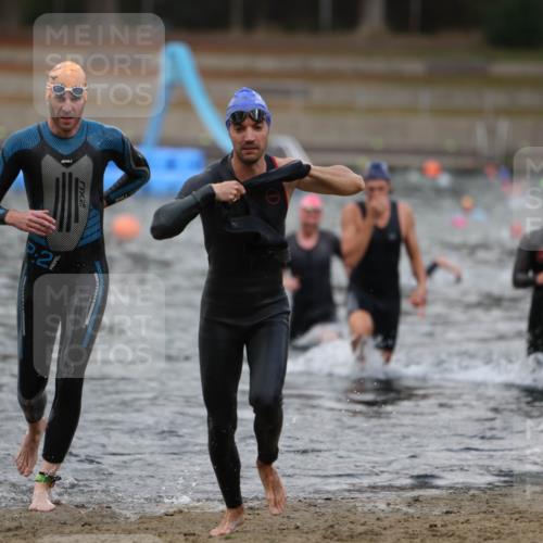 14.09.2025 - Stadtparktriathlon Michael Strokosch http://msf.ph/oto/8874018 14.09.2025 12:30:26 Schwimmen 1351, 1355, 1385, 1391, 1399, 1415 meine-sportfotos.de