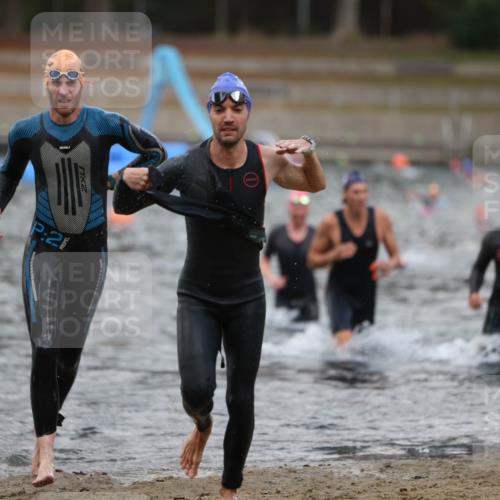 14.09.2025 - Stadtparktriathlon Michael Strokosch http://msf.ph/oto/8874020 14.09.2025 12:30:27 Schwimmen 1351, 1355, 1385, 1391, 1399, 1415 meine-sportfotos.de