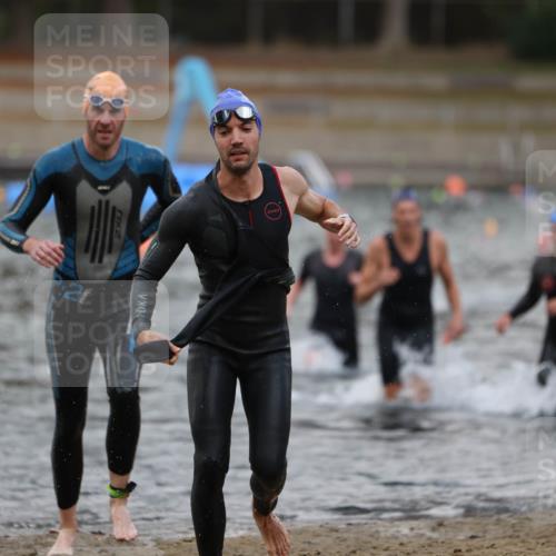 14.09.2025 - Stadtparktriathlon Michael Strokosch http://msf.ph/oto/8874021 14.09.2025 12:30:27 Schwimmen 1351, 1355, 1385, 1391, 1399, 1415 meine-sportfotos.de