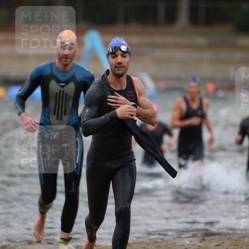 14.09.2025 - Stadtparktriathlon Michael Strokosch http://msf.ph/oto/8874023 14.09.2025 12:30:27 Schwimmen 1351, 1355, 1385, 1391, 1399, 1415 meine-sportfotos.de