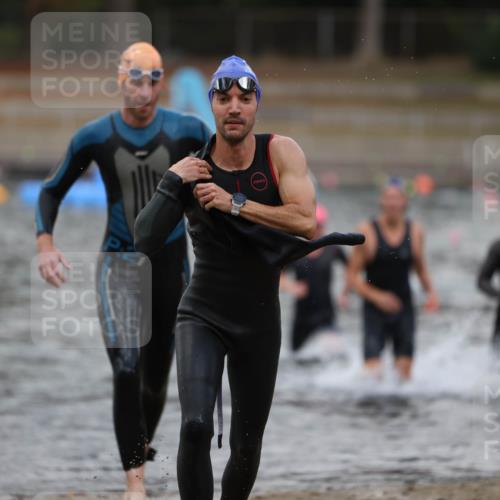 14.09.2025 - Stadtparktriathlon Michael Strokosch http://msf.ph/oto/8874024 14.09.2025 12:30:27 Schwimmen 1351, 1355, 1385, 1391, 1399, 1415 meine-sportfotos.de
