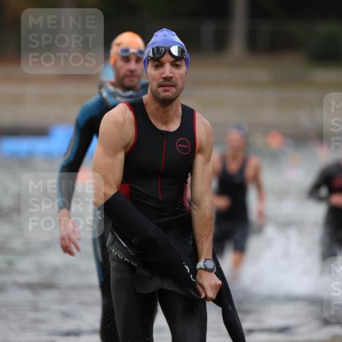 14.09.2025 - Stadtparktriathlon Michael Strokosch http://msf.ph/oto/8874029 14.09.2025 12:30:28 Schwimmen 1351, 1385, 1391, 1399, 1415 meine-sportfotos.de