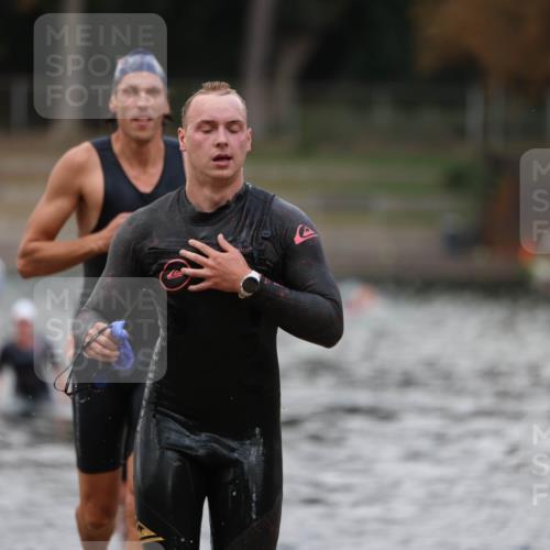 14.09.2025 - Stadtparktriathlon Michael Strokosch http://msf.ph/oto/8874039 14.09.2025 12:30:33 Schwimmen 1351, 1385, 1399, 1415 meine-sportfotos.de