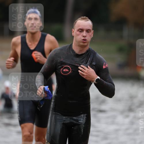 14.09.2025 - Stadtparktriathlon Michael Strokosch http://msf.ph/oto/8874042 14.09.2025 12:30:33 Schwimmen 1351, 1385, 1399, 1415 meine-sportfotos.de