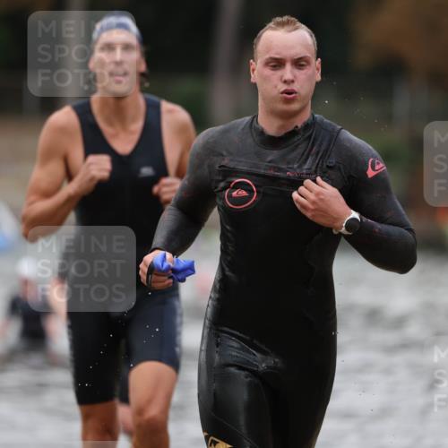 14.09.2025 - Stadtparktriathlon Michael Strokosch http://msf.ph/oto/8874043 14.09.2025 12:30:34 Schwimmen 1351, 1385, 1415 meine-sportfotos.de