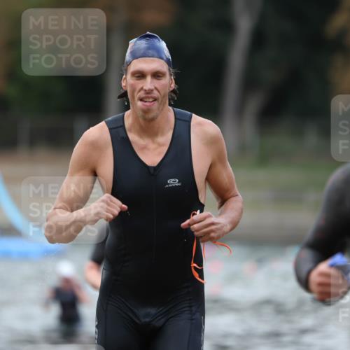 14.09.2025 - Stadtparktriathlon Michael Strokosch http://msf.ph/oto/8874045 14.09.2025 12:30:34 Schwimmen 1351, 1385, 1415 meine-sportfotos.de