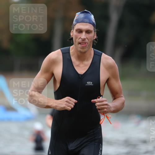 14.09.2025 - Stadtparktriathlon Michael Strokosch http://msf.ph/oto/8874046 14.09.2025 12:30:35 Schwimmen 1351, 1385, 1415 meine-sportfotos.de
