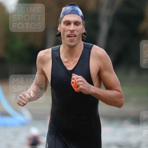14.09.2025 - Stadtparktriathlon Michael Strokosch http://msf.ph/oto/8874048 14.09.2025 12:30:35 Schwimmen 1351, 1385, 1415 meine-sportfotos.de