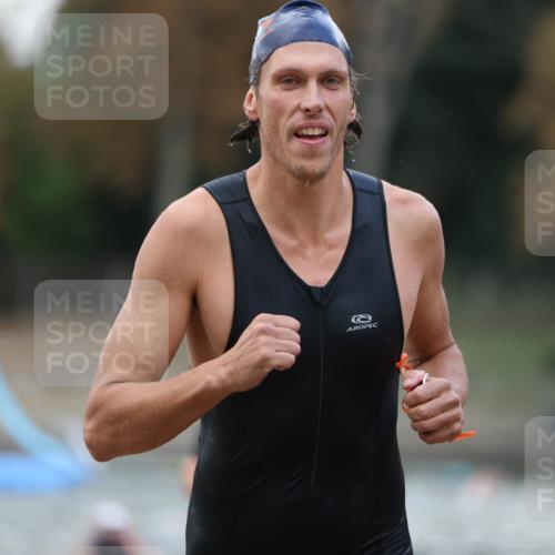 14.09.2025 - Stadtparktriathlon Michael Strokosch http://msf.ph/oto/8874049 14.09.2025 12:30:35 Schwimmen 1351, 1385, 1415 meine-sportfotos.de