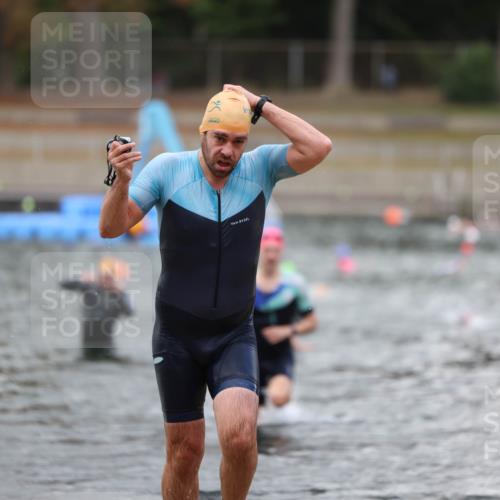 14.09.2025 - Stadtparktriathlon Michael Strokosch http://msf.ph/oto/8874100 14.09.2025 12:31:22 Schwimmen 1352, 1386, 1388 meine-sportfotos.de