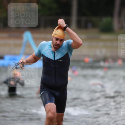 14.09.2025 - Stadtparktriathlon Michael Strokosch http://msf.ph/oto/8874102 14.09.2025 12:31:22 Schwimmen 1352, 1386, 1388 meine-sportfotos.de