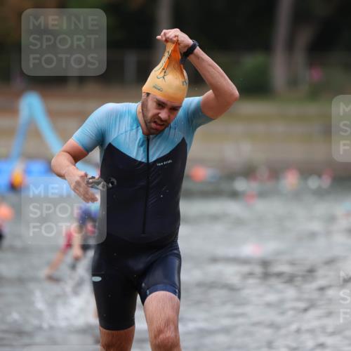 14.09.2025 - Stadtparktriathlon Michael Strokosch http://msf.ph/oto/8874103 14.09.2025 12:31:22 Schwimmen 1352, 1386, 1388 meine-sportfotos.de
