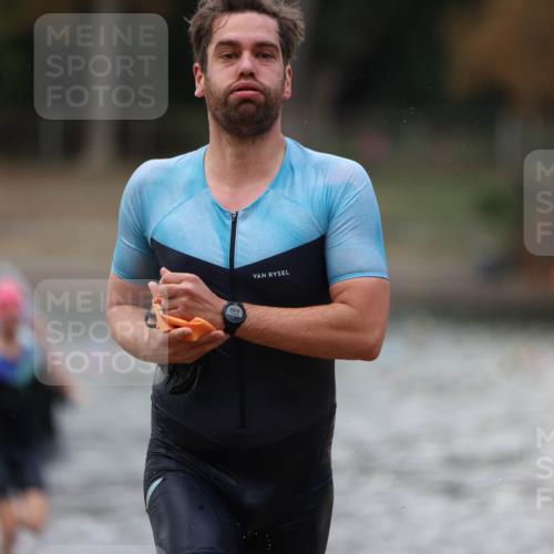 14.09.2025 - Stadtparktriathlon Michael Strokosch http://msf.ph/oto/8874108 14.09.2025 12:31:23 Schwimmen 1352, 1386, 1388 meine-sportfotos.de