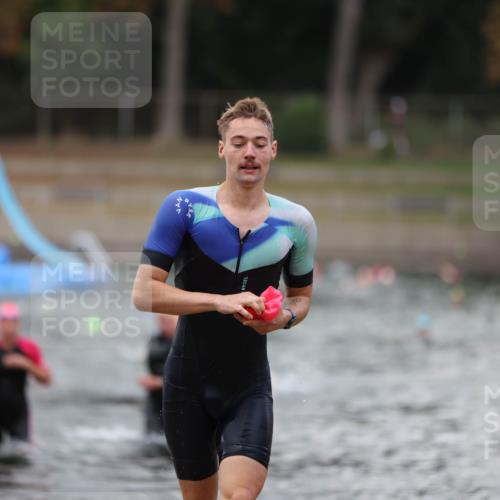 14.09.2025 - Stadtparktriathlon Michael Strokosch http://msf.ph/oto/8874111 14.09.2025 12:31:27 Schwimmen 1386, 1388, 1404 meine-sportfotos.de