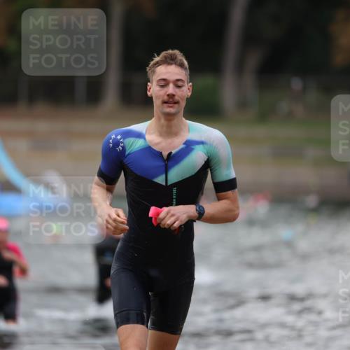 14.09.2025 - Stadtparktriathlon Michael Strokosch http://msf.ph/oto/8874114 14.09.2025 12:31:28 Schwimmen 1386, 1388, 1404 meine-sportfotos.de