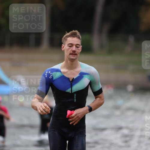 14.09.2025 - Stadtparktriathlon Michael Strokosch http://msf.ph/oto/8874115 14.09.2025 12:31:28 Schwimmen 1386, 1388, 1404 meine-sportfotos.de