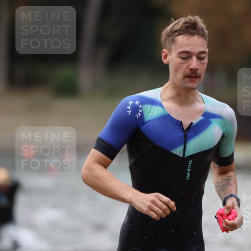 14.09.2025 - Stadtparktriathlon Michael Strokosch http://msf.ph/oto/8874122 14.09.2025 12:31:29 Schwimmen 1326, 1386, 1388, 1404 meine-sportfotos.de