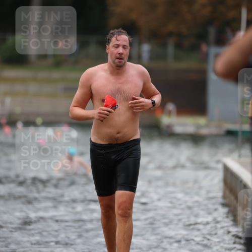 14.09.2025 - Stadtparktriathlon Michael Strokosch http://msf.ph/oto/8874161 14.09.2025 12:31:47 Schwimmen 1365, 1407, 1420 meine-sportfotos.de